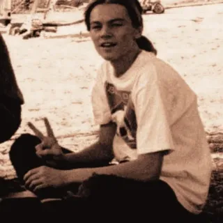 🌻 Leonardo DiCaprio leonardo dicaprio, peace sign, actor, celebrity, young, vintage telegram sticker