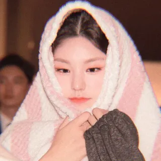 🍬 Frau, Porträt, Handtuch, Rosa, Weiß, K-Pop, Koreanisch telegram sticker