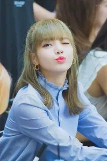 😘 Lisa kpop, idol, mulher, cantora, cabelo loiro, piscadela, retrato whatsapp sticker