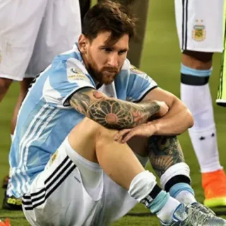 🎲 Lionel Messi นักกีฬา, ฟุตบอล, อเมริกันฟุตบอล, เศร้า, อาร์เจนตินา, เมสซี telegram sticker