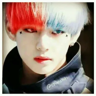 💙 @chinchips kpop, idol, cantante, celebrità, rosso, blu, capelli, persona telegram sticker