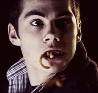 😱 Dylan O'Brien personne, acteur, teen wolf, drôle, manger, spaghetti, visage telegram sticker