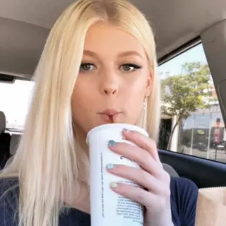 🔥 Frau, blonde Haare, trinken, Getränk, Selfie, Mädchen telegram sticker