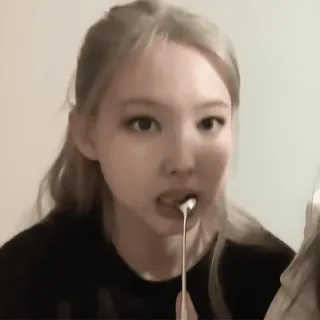 🕸 Nayeon nayeon, kpop, twice, idol, sängerin, essen whatsapp sticker