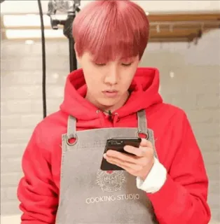🍍 COOKING STUDIO cooking, studio, man, apron, phone, k-pop telegram sticker