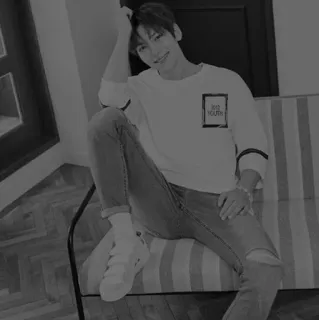 🥀 His Youth mężczyzna, moda, portret, siedzący, casual, młodzieżowy telegram sticker