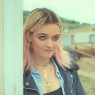 🙃 Maeve Wiley Sex Education 십대, 드라마, TV 시리즈, 넷플릭스, 분홍 머리 telegram sticker