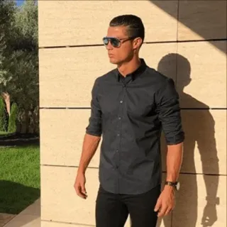 🖤 Cristiano Ronaldo 足球运动员, 男人, 太阳镜, 姿势, 休闲 telegram sticker