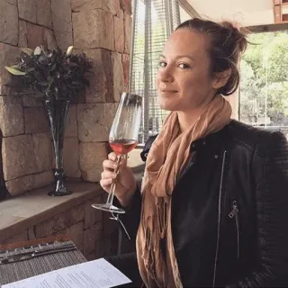 🔥 femme, vin, portrait, style de vie, restaurant, boisson telegram sticker