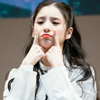 😕 femme, asiatique, portrait, K-pop, chanteuse, idole telegram sticker