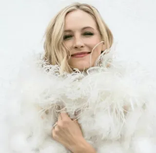 🗝 woman, portrait, blonde hair, feather boa, smiling, female telegram sticker