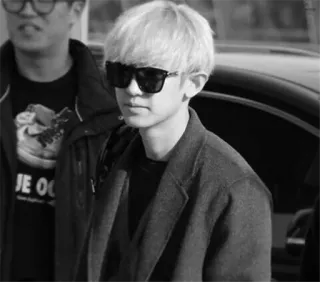 😎 JE O person, sunglasses, coat, black and white telegram sticker