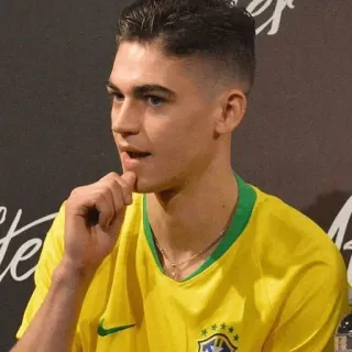 🗝 pria, potret, orang, kaos kuning, Brazil, sepak bola telegram sticker