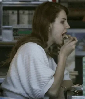 😋 lana del rey, comendo, mulher, comida telegram sticker