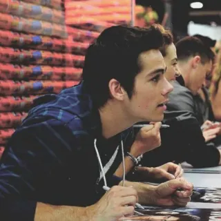 📎 Dylan O'Brien aktor, pria, selebriti telegram sticker