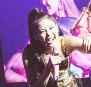 💔 Jennie Jennie, K-pop, cantora, idol, concerto, performance, música telegram sticker