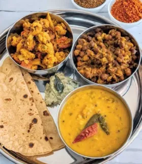 🍲 food, Indian cuisine, thali, chapati, dal, chickpeas, cauliflower, curry telegram sticker