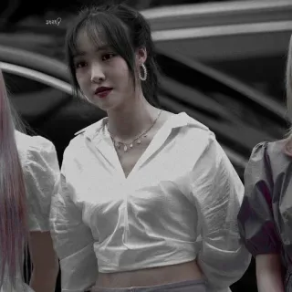 🦴 mujer, K-pop, ídolo, chica, retrato, belleza, persona telegram sticker
