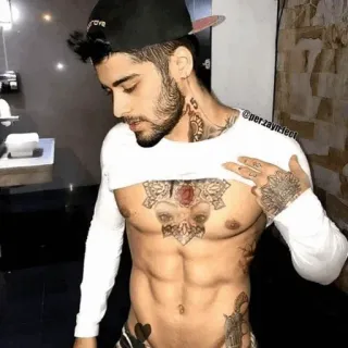 🤘 Zayn Malik @perzaynfeet zayn malik, chanteur, tatouage, homme, abdos, célébrité whatsapp sticker