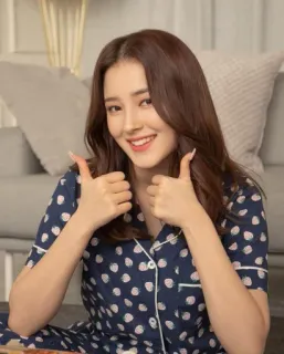 👍 Nancy pouce levé, femme, personne, souriant, pyjama, positif, approbation telegram sticker