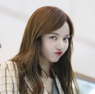 😗 ผู้หญิง, คน, ภาพเหมือน, เอเชีย, สาว, เด็กผู้หญิง telegram sticker