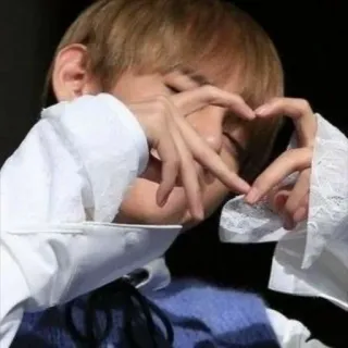🍰 coração, amor, kpop, idol, gesto, mãos, afeição telegram sticker