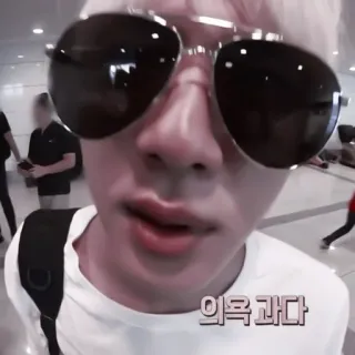 Jin @helpsdiyan :: @fStikBot whatsapp stickers
