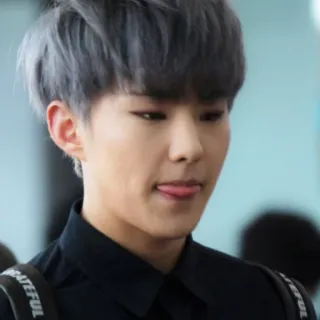 😜 kpop, человек, мужчина, седые волосы, язык, портрет telegram sticker