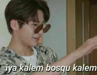 💰 iya kalem bosqu kalem sonnenbrille, person, mann, drinnen whatsapp sticker