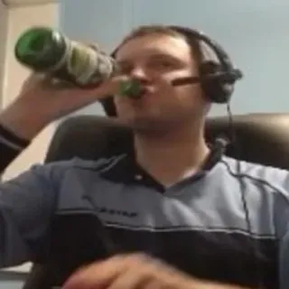 🍺 homme, boire, casque, bière, adulte, assis whatsapp sticker