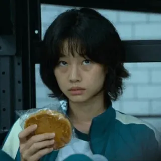 😐 Kang Sae-byeok Squid Game 韩语, 女人, 游戏, 严肃, 玩家, Netflix telegram sticker