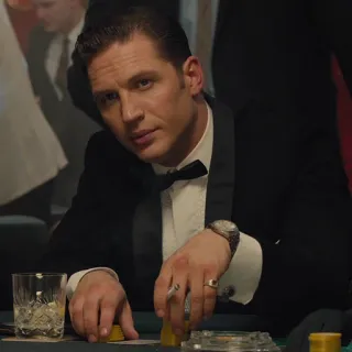 🤨 homme, fumer, jeu, casino, poker, costume, Tom Hardy telegram sticker