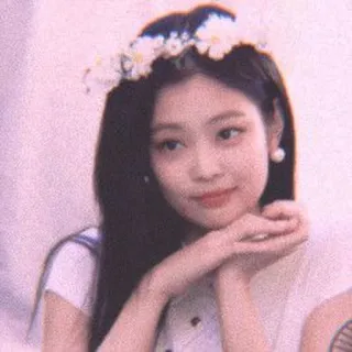 🌹 Jennie Kim Jennie, K-pop, Blackpink, ca sĩ, phụ nữ, vòng hoa, xinh đẹp, Hàn Quốc telegram sticker