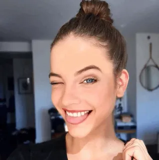 🥂 femme, portrait, visage, beauté, sourire, clin d'oeil whatsapp sticker