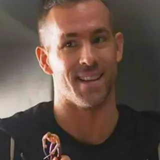 🔮 Ryan Reynolds aktor, selebriti, pria, potret, senyum telegram sticker
