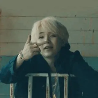 🖕 dito medio, gesto offensivo, capelli biondi, persona, atteggiamento telegram sticker