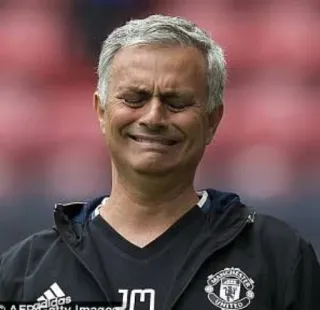😩 José Mourinho футбол, футбол, тренер, Жозе Моуринью, плач telegram sticker