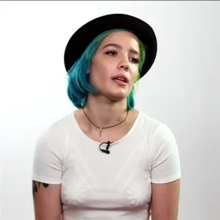 😐 Halsey นักร้อง, ผมสีฟ้า, หมวก, ภาพเหมือน, ผู้หญิง, คนดัง telegram sticker