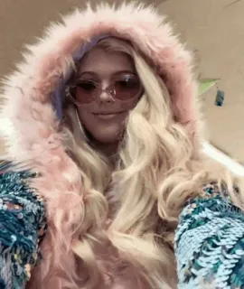 🌥 woman, blonde, fur coat, sunglasses, portrait, pink, winter fashion telegram sticker