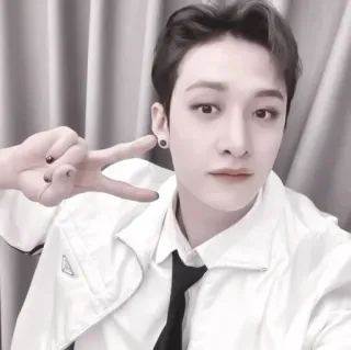🍹 kpop, знак мира, селфи, мужчина, азиат telegram sticker