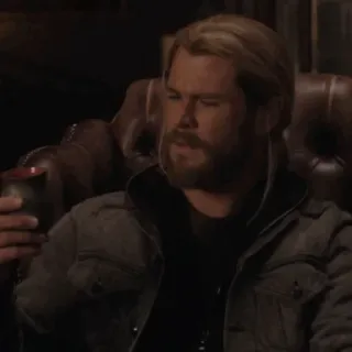 Chris Hemsworth , By : @ZzZzBB telegram stickers