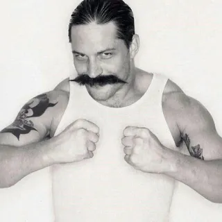 😏 moustache, homme, tatouage, pose, débardeur telegram sticker