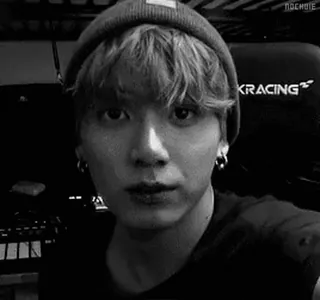 🖤 person, porträt, mütze, kpop, monochrom telegram sticker