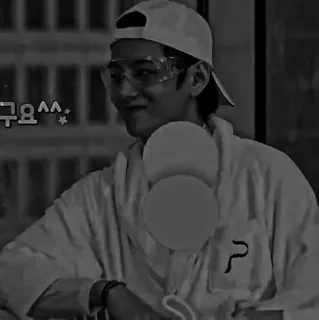 🚬 구욧^^* человек, мужчина, кореец, солнцезащитные очки, улыбается, кепка telegram sticker
