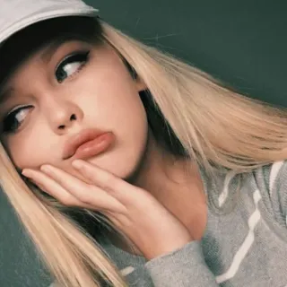 🔥 Mädchen, blond, Porträt, Frau, Mütze, süß, Schönheit, Pose telegram sticker