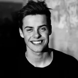 😂 persona, sonriendo, blanco y negro, retrato, hombre, masculino, feliz, cara telegram sticker