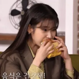 🍔 음식은 건강해! cibo, mangiare, panino, IU, coreano, persona telegram sticker