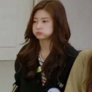 🍧 kpop, Mädchen, süß, lustiges Gesicht, Schmollmund telegram sticker