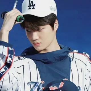 🌓 personne, homme, célébrité, kpop, idole, chanteur, chapeau, dodgers telegram sticker