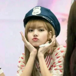 😗 Lisa POLICE police, chapeau, kpop, idole, lisa, chapeau police, célébrité telegram sticker